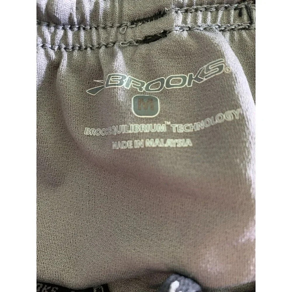 Brooks Black Equilibrium Technology Reflective Pocket Running Shorts Medium - Picture 7 of 9